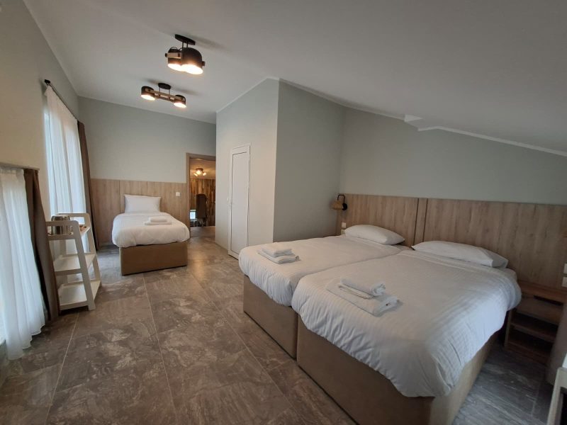 Triple Room with Balcony — Enza