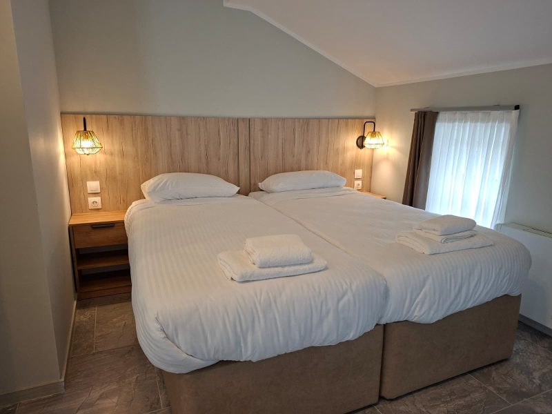 Double Room — Enza