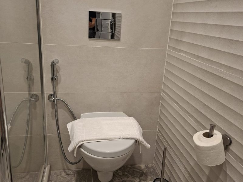 Double Room — Enza